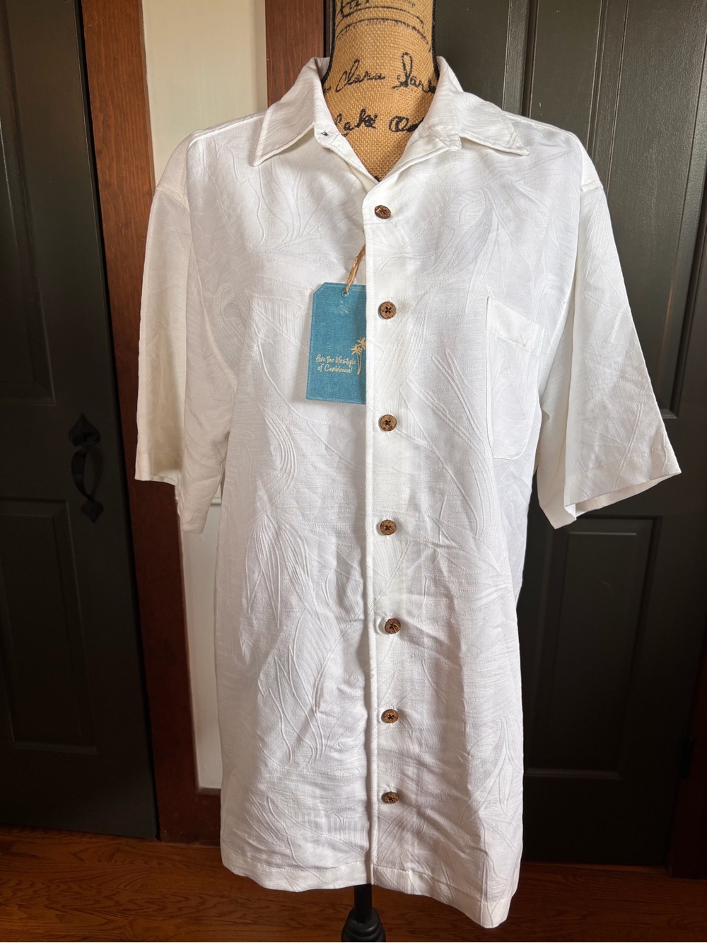 Caribbean Joe White Short Sleeve Button-Down Hawaiian Shirt. NWT XL Tall